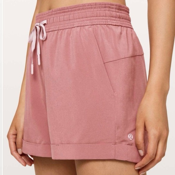 lululemon athletica Pants - Lululemon Spring Break Away Short II *3"
Quicksand size 4